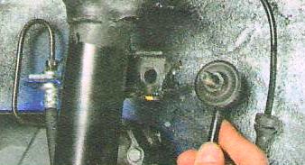 Отведите стойку в сторону.