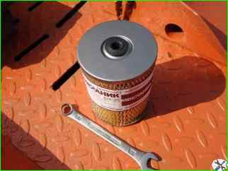 Replacing the fine fuel filter ZIL-5301