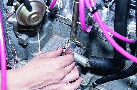 Снимаем уплотнительную медную шайбу