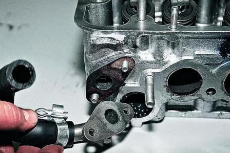 снимаем патрубок