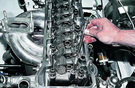 Вынимаем болты из отверстий