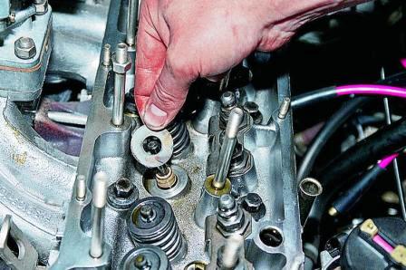 снимаем нижнюю опорную шайбу