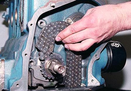 Снимаем цепь привода распределительного вала