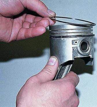 и нижнее компрессионные кольца