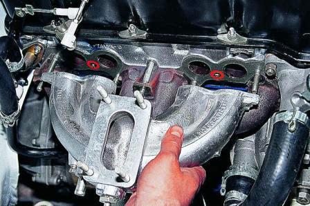 снимаем впускной коллектор