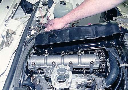 снимаем прокладку крышки