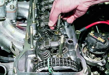 Снимаем пружину рычага