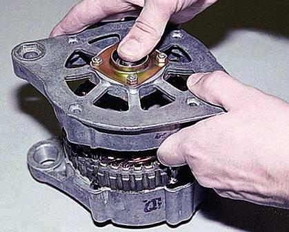 Снимаем переднюю крышку