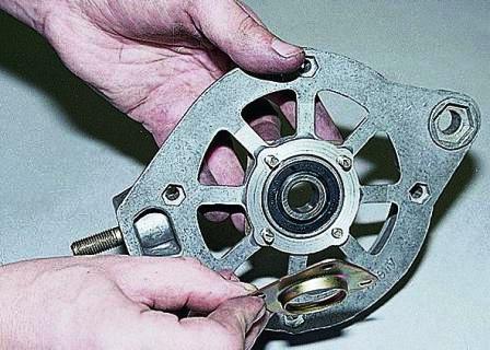 Снимаем наружную крышку