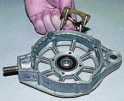 снимаем внутреннюю крышку вместе с винтами