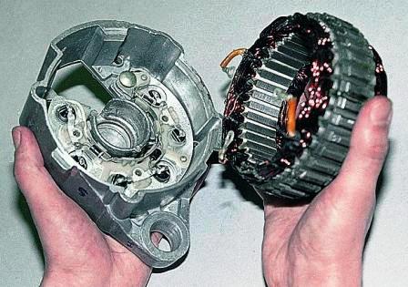 вынимаем выпрямительный блок