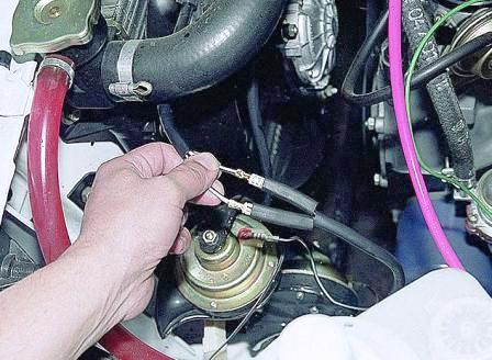 Разъединяем два штекера