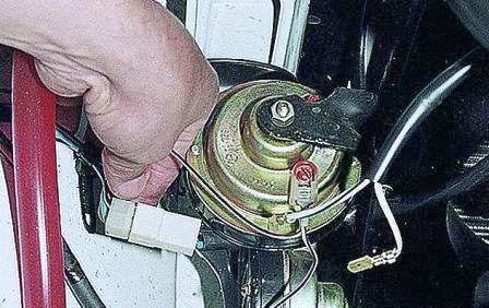 Разъединяем соединительную колодку