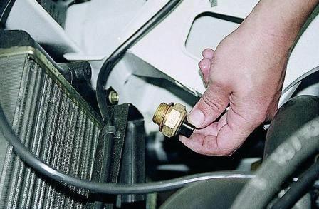 Соединение уплотнено медной шайбой