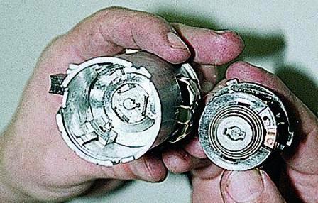  контактная часть устанавливается в выключатель только в одном положении