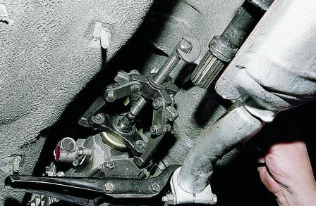  Замена манжеты вторичного вала КПП ВАЗ-2107