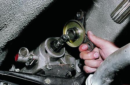  Замена манжеты вторичного вала КПП ВАЗ-2107