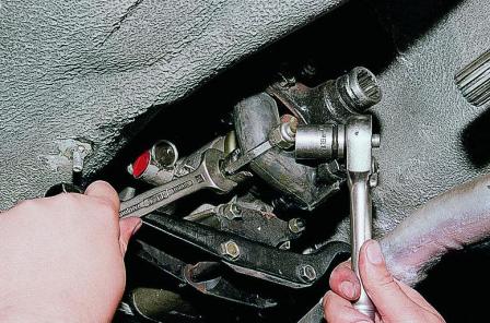  Замена манжеты вторичного вала КПП ВАЗ-2107