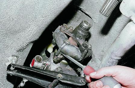  Замена манжеты вторичного вала КПП ВАЗ-2107