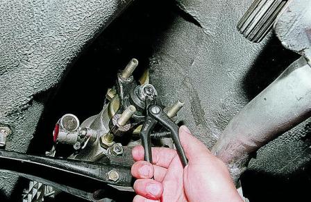  Замена манжеты вторичного вала КПП ВАЗ-2107