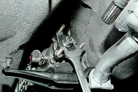  Замена манжеты вторичного вала КПП ВАЗ-2107