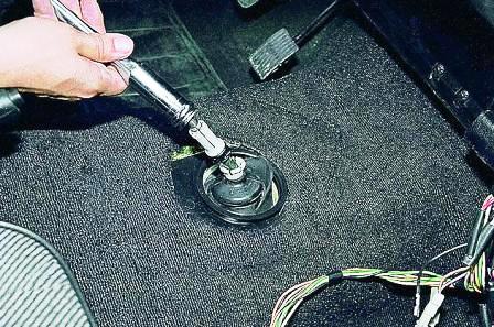 снимаем стержень рычага