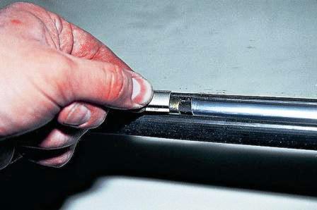 Стык окантовки закрываем замком