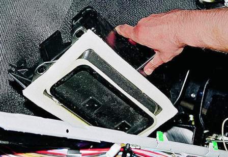 снимаем кожух радиатора