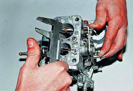 Расстояние между заслонкой второй камеры и стенкой должно составлять 17±0,5мм