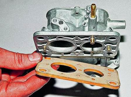 Снимаем теплоизоляционную прокладку