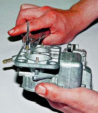 Пассатижами вынимаем трубки