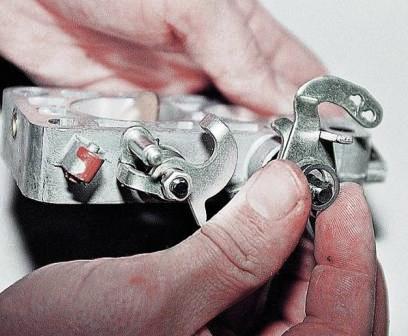 снимаем пружинную шайбу