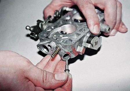 вынимаем его