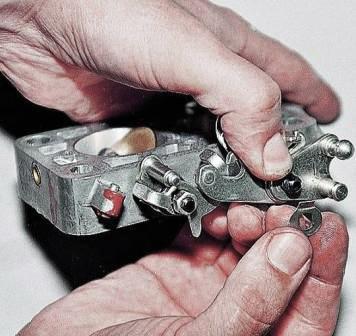 Снимаем стопорную пластину