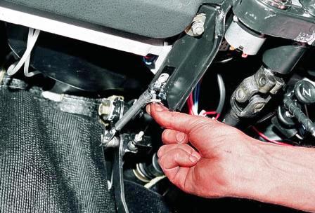 Под винтами установлены фиксирующие шайбы