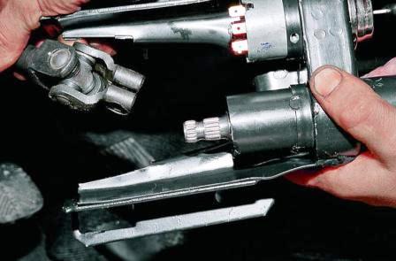 Вынимаем верхний вал из шлицевого соединения 