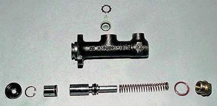 извлекаем из корпуса цилиндра детали
