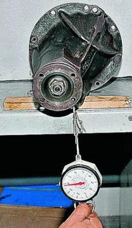 Определяем момент проворачивания вала ведущей шестерни