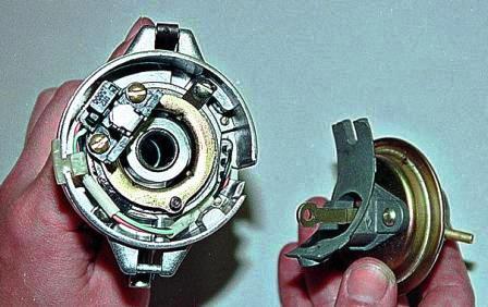 Снимаем вакуумный регулятор