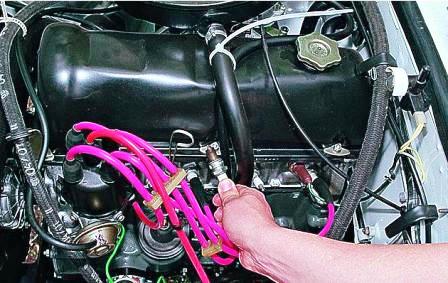 Если искра на свечном проводе есть – проверяем состояние свечей, момент установки зажигания 