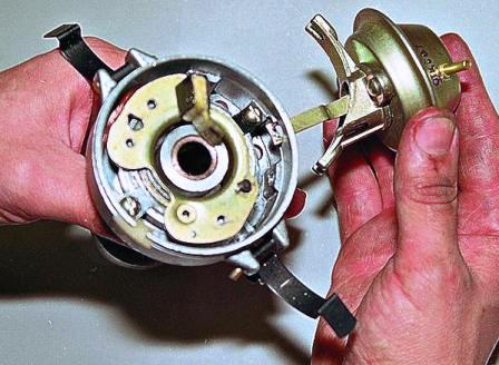 снимаем его