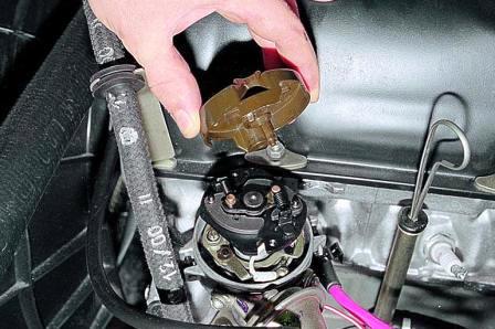 снимаем его