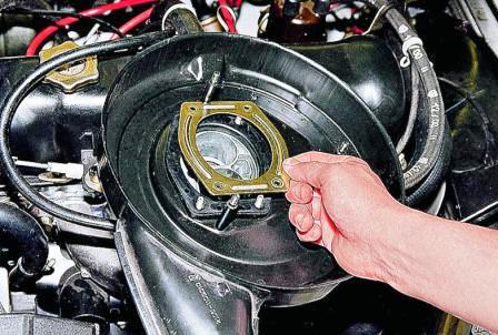 Снимаем пластину.