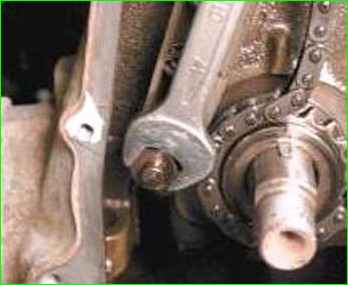 Тізбектің керілген аяқ киімін ауыстыру