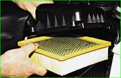 Снятие и установка воздушного фильтра