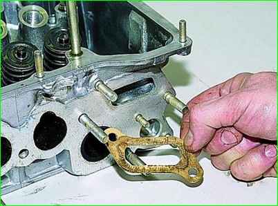 Cómo desmontar y montar la culata del Chevrolet Niva