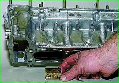 Cómo desmontar y montar la culata del Chevrolet Niva