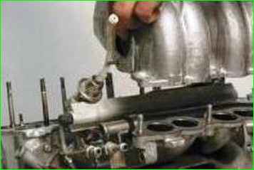 Cómo desmontar y montar la culata del Chevrolet Niva