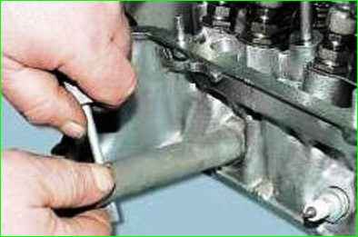 Cómo desmontar y montar la culata del Chevrolet Niva