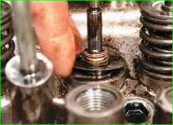 Cómo desmontar y montar la culata del Chevrolet Niva